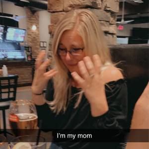 Meet your Posher, Larissa